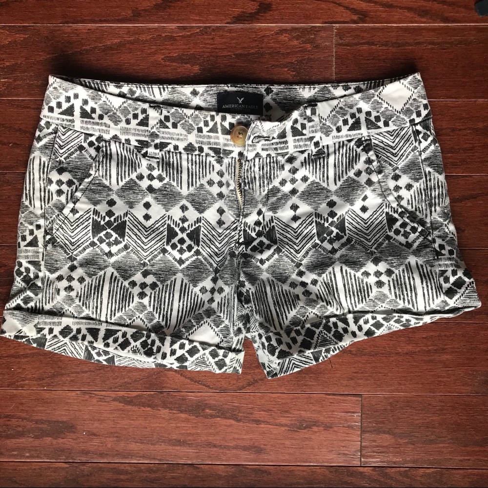 [American Eagle] Sz 2 B/W shorts
